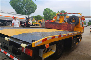 城中附近拖车电话号码服务